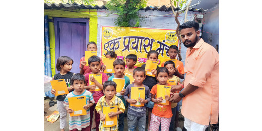 एक प्रयास मंच ने गरीब बच्चों के बीच मनाया गया दीपावली का जश्न