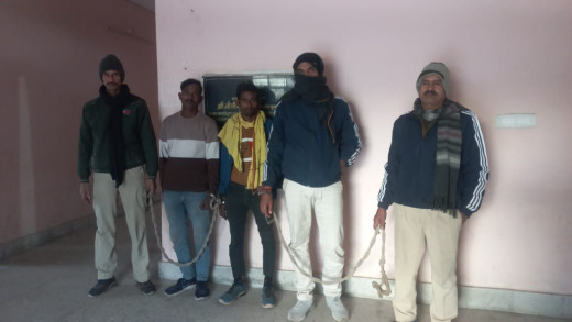 22 लीटर विदेशी शराब बरामद, तीन गिरफ्तार