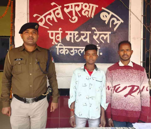 किऊल स्टेशन पर मिला गुमशुदा बच्चा, चाइल्ड प्रोटेक्शन यूनिट ने परिवार को सौंपा