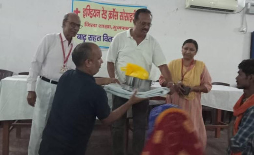 रेड क्रॉस मुजफ्फरपुर द्वारा बाढ़ प्रभावित परिवारों के बीच राहत सामग्री का वितरण