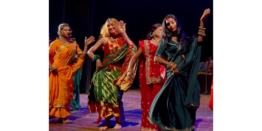 अपना महोत्सव के समापन पर कौआ हकनी की गूंज, लोक संस्कृति से सराबोर रही प्रेमचंद रंगशाला