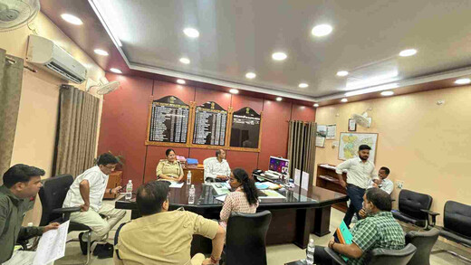 डीएम ने की सहयोग शिविर की तैयारियों की समीक्षा, बेहतर सुविधा देने के निर्देश