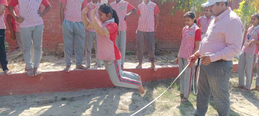 संत जोसेफ सीनियर सेकेंडरी स्कूल में शारीरिक स्वास्थ्य परीक्षा जारी, छात्रों में उत्साह