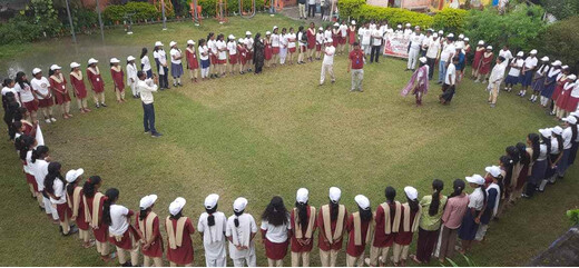 ‘पहले पढ़ाई, तब विदाई’ के नारों से गूंजा कजरा, छात्राओं ने बाल विवाह के खिलाफ निकाली रैली