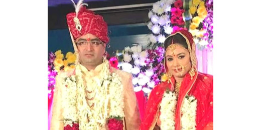 फरियादी से ही प्यार कर बैठे DM, फिर किया शादी