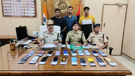 पुलिस ने चोरी के 20 मोबाइल किया बरामद, दिवाली के अवसर पर मोबाइल मालिकों का लौटा मुस्कान वापस