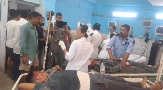 पिकअप और मोटरसाइकिल के टक्कर में एक ही गॉंव के तीन लोग हुए जख्मी, हुए पटना रेफर  