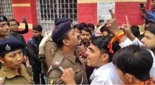 एलएस कॉलेज में छात्रों का प्रदर्शन अब भी जारी, भूख हड़ताल पर बैठे छात्र 