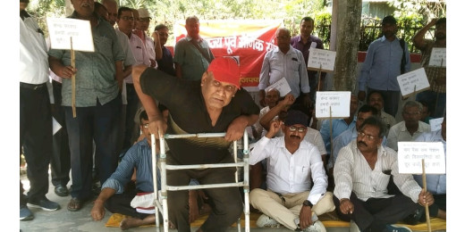 नए पेंशन नीति के विरोध में सेवानिवृत्त सैनिकों का धरना प्रदर्शन