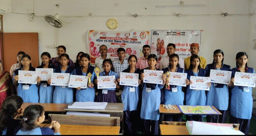लखीसराय में बालिका दिवस पर छात्राओं की प्रतिभा को सम्मान, बाल विवाह रोकने की दिलाई शपथ