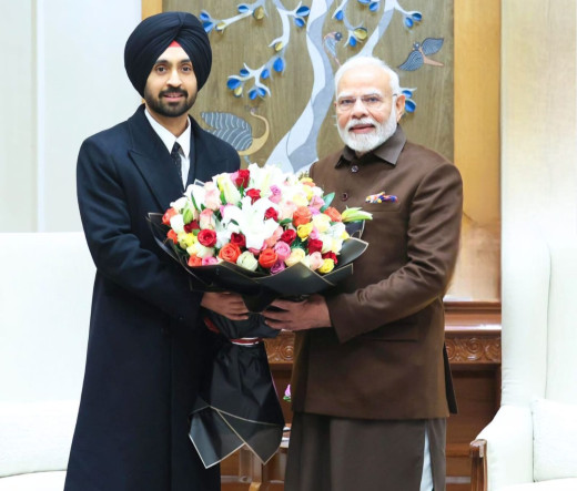 दिलजीत से मिले पीएम मोदी, कंगना पर तंज़ की बाढ़