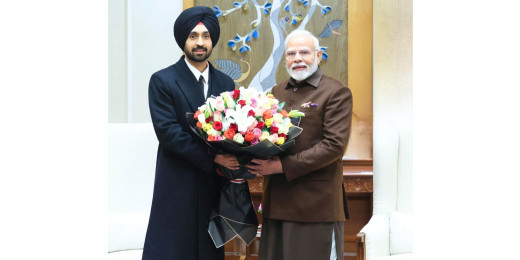 दिलजीत से मिले पीएम मोदी, कंगना पर तंज़ की बाढ़