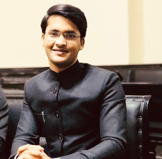 ऑटो चालक के बेटे ने क्रैक किया UPSC, 21 साल की उम्र में बने सबसे युवा IAS अफसर