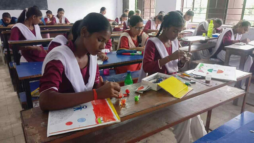 बालिका विद्यालय में विकसित भारत पर चित्रांकन प्रतियोगिता, छात्राओं ने दिखाई प्रतिभा