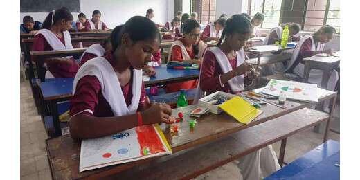 बालिका विद्यालय में विकसित भारत पर चित्रांकन प्रतियोगिता, छात्राओं ने दिखाई प्रतिभा