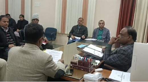 स्वच्छता संबंधी कार्यों को लेकर डीएम ने की अधिकारियों संग बैठक 