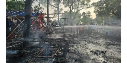 चास पटाखा बाजार में भीषण आग, 55 दुकानें जलकर खाक, अफरा-तफरी के बीच हुई लूटपाट