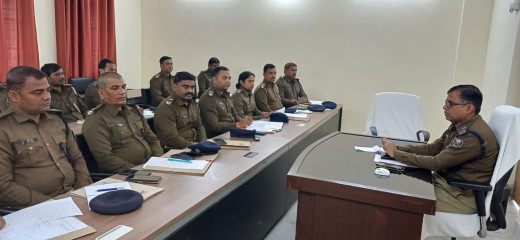 अपराध नियंत्रण को लेकर एसडीपीओ ने की थानाध्यक्षों संग बैठक