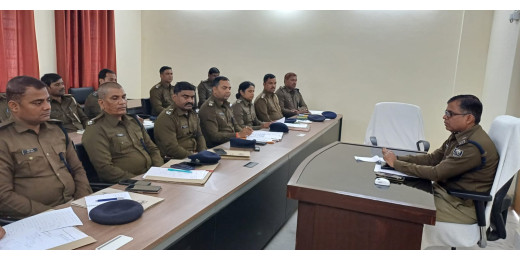 अपराध नियंत्रण को लेकर एसडीपीओ ने की थानाध्यक्षों संग बैठक
