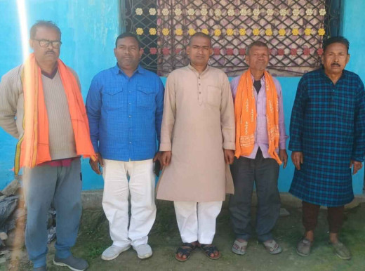 श्मशान भूमि को जोतकर खेल मैदान बनाने के विरोध में अनशन