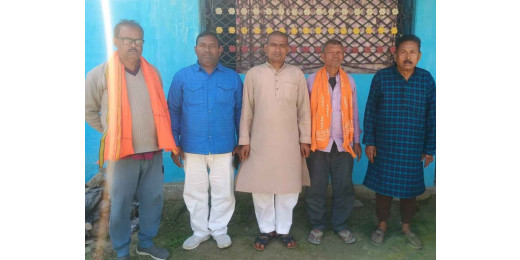 श्मशान भूमि को जोतकर खेल मैदान बनाने के विरोध में अनशन