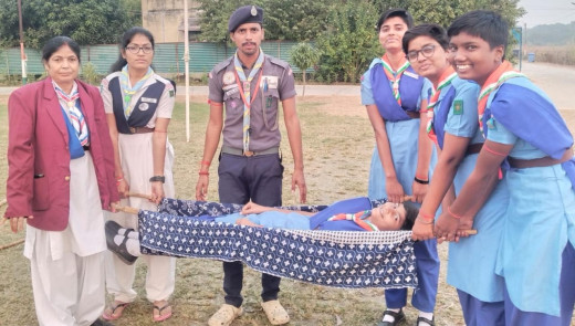 आकस्मिक घटनाओं में प्राथमिक उपचार सिखाने के लिए बड़हिया में स्काउट-गाइड प्रशिक्षण शिविर