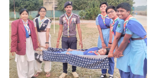 आकस्मिक घटनाओं में प्राथमिक उपचार सिखाने के लिए बड़हिया में स्काउट-गाइड प्रशिक्षण शिविर