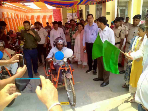 दिव्यांगजनों को स्वरोजगार और शिक्षा की मुख्य धारा से जोड़ने हेतु मोटराइज्ड साइकिल वितरण