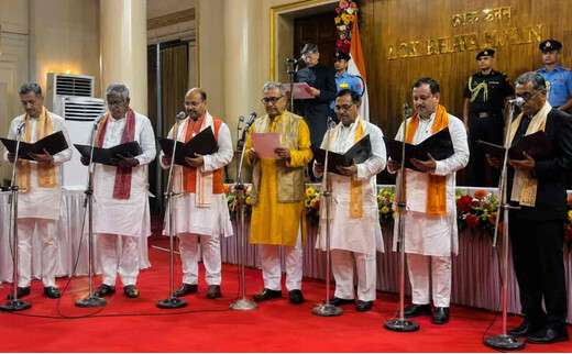 पश्चिम बंगाल में सत्ता का नया समीकरण, 35 मंत्रियों ने संभाली कमान