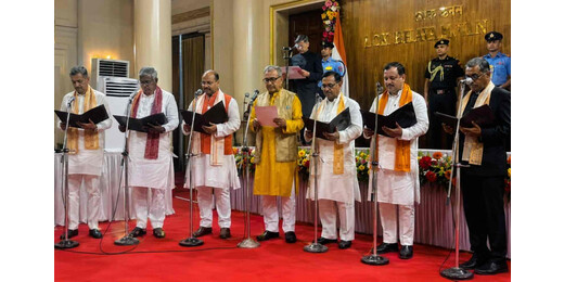 पश्चिम बंगाल में सत्ता का नया समीकरण, 35 मंत्रियों ने संभाली कमान