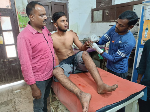 पूर्व मंत्री इसराइल मंसूरी की गाड़ी ने मारी युवक को टक्कर, चालक व अन्य मौके से फरार