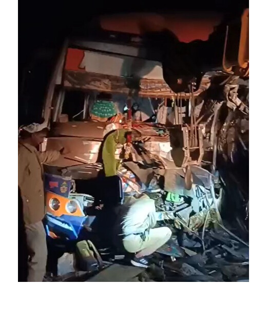 फतेहपुर : बस-ट्रक की भिड़ंत में 4 यात्रियों की मौत, 28 से ज्यादा घायल