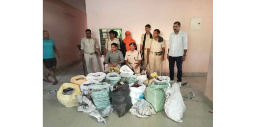 288 लीटर विदेशी शराब की खेप के साथ पिकअप जब्त, तीन तस्कर और दो शराबी गिरफ्तार