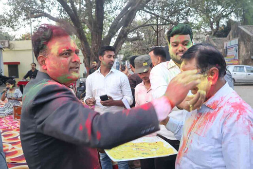समाहरणालय परिसर में होली मिलन समारोह, डीएम ने दिया सौहार्द और पर्यावरण संरक्षण का संदेश