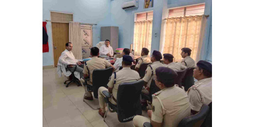 राष्ट्रीय लोक अदालत की सफलता हेतु रेल अधिकारियों संग बैठक