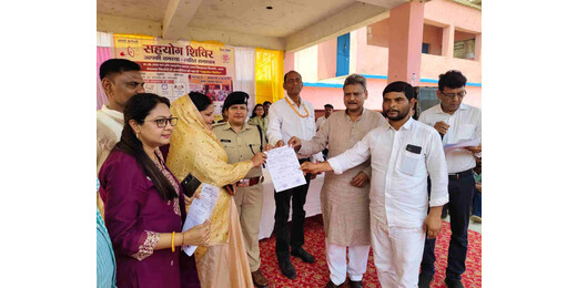 प्रभारी मंत्री ने सहयोग शिविरों का लिया जायजा, लाभार्थियों को वितरित किए प्रमाण-पत्र