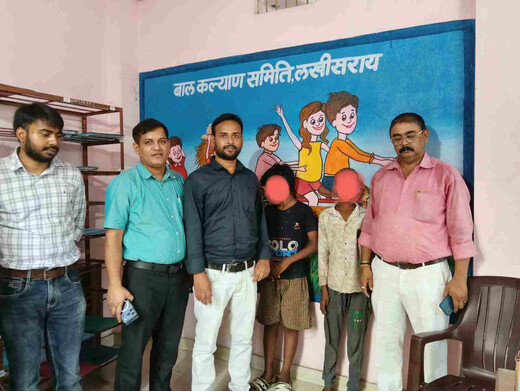 लखीसराय में धावा दल का एक्शन: दो दुकानों में छापेमारी कर दो बाल श्रमिकों को कराया मुक्त