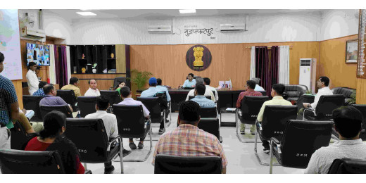 जिलाधिकारी की अध्यक्षता में एईएस जिला स्तरीय समन्वय समिति की बैठक