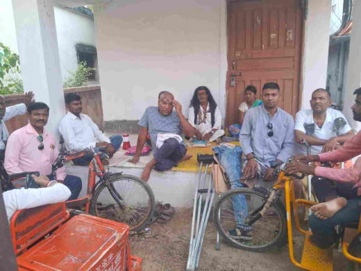 दिव्यांगों की बैठक में फूटा आक्रोश, योजनाओं से वंचित रहने पर संघर्ष का एलान