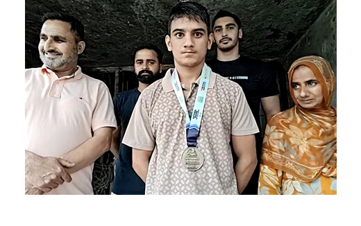 14 साल के यासिर ने किया कमाल, 30 साल बाद जम्मू-कश्मीर को दिलाया मुक्केबाजी में स्वर्ण