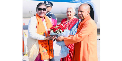 महाकुंभ 2025 : प्रयागराज पहुंची राष्ट्रपति द्रौपदी मुर्मू, सीएम योगी ने किया स्वागत