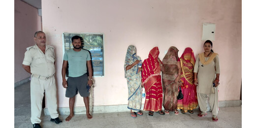 शराबबंदी कानून उल्लंघन में चार महिला धंधेबाज और एक शराबी गिरफ्तार