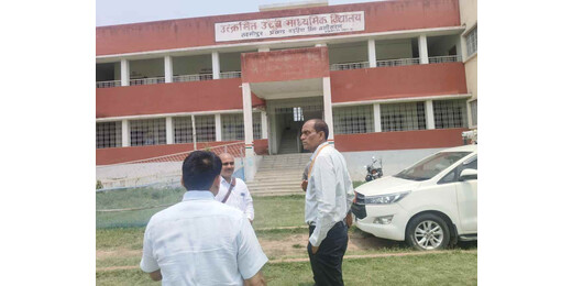 डीएम का स्कूलों में औचक निरीक्षण, आधारभूत सुविधाएं दुरुस्त करने के निर्देश 