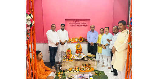 चित्रगुप्त पूजा पर भाजपा नेताओं ने किया भगवान चित्रगुप्त का दर्शन