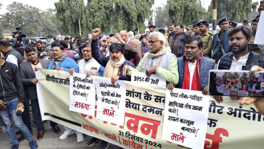 विपक्षी दल के राजभवन मार्च पर विधायकों के साथ पुलिस की तीखी नोकझोंक
