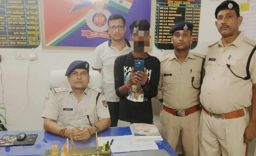 किऊल स्टेशन पर रेलवे पुलिस की कार्रवाई, यात्री से छीना गया मोबाइल बरामद