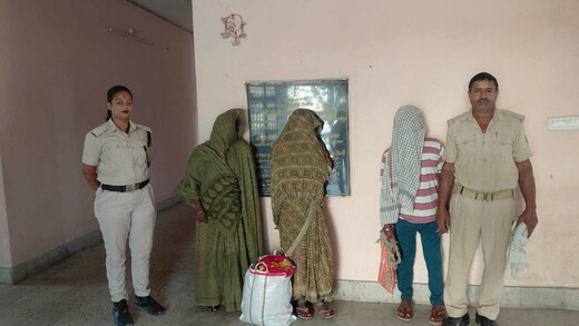 लखीसराय में मद्य निषेध विभाग की कार्रवाई, दो महिलाओं समेत तीन गिरफ्तार 
