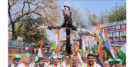 लखीसराय में सीएम नीतीश कुमार का पुतला दहन, राष्ट्रगान अपमान मामले में कांग्रेस का जोरदार विरोध