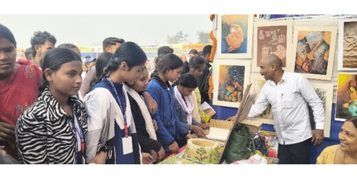 सीतामढ़ी स्थापना दिवस में बज्जिका कला का प्रदर्शन, कंचन प्रकाश की टीम ने लगाया स्टॉल 