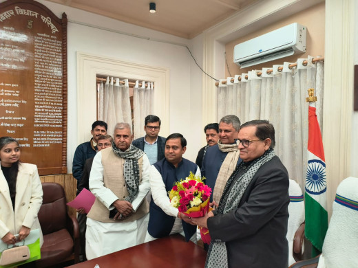 एमएलसी बंशीधर ब्रजवासी ने किया शपथ ग्रहण